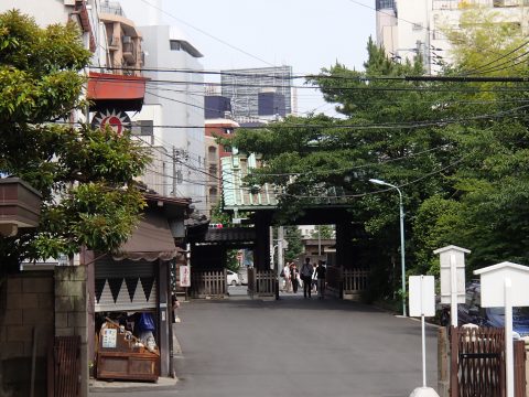 No.49 In front of Sengakuji's gate