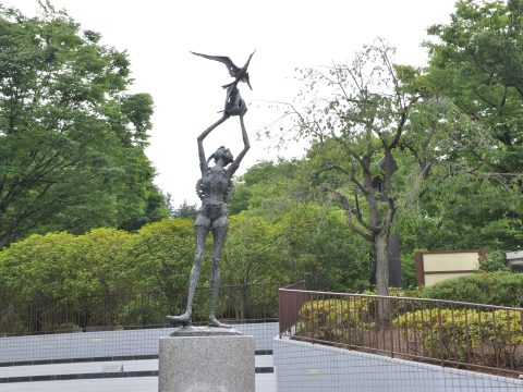 No.57 Takanawa Park and a statue of a girl