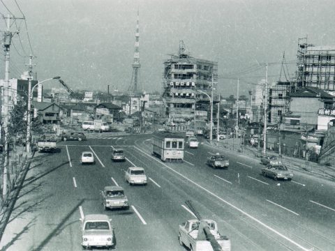 No.252 National Route 1, with Tokyo Tower soaring over it.