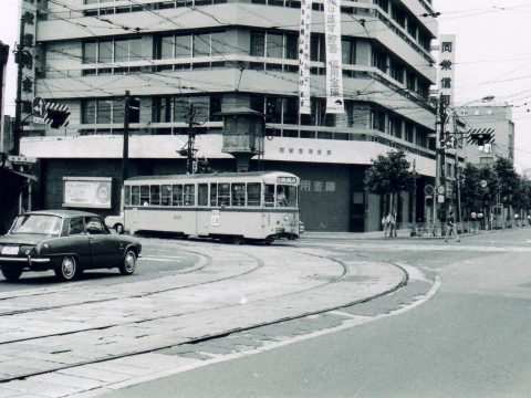 No.260 Toden Line 5 and signal tower