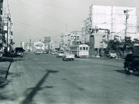 No.267 A Toden streetcar operating on Dai-ichi Keihin