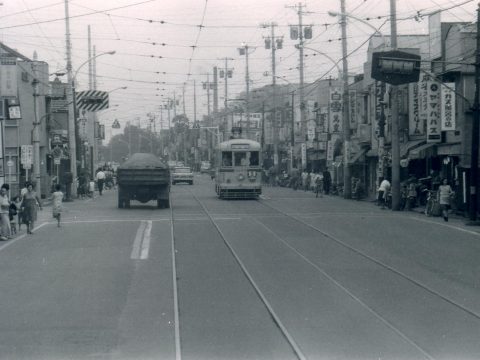 No.272 People moving around the town in 1967
