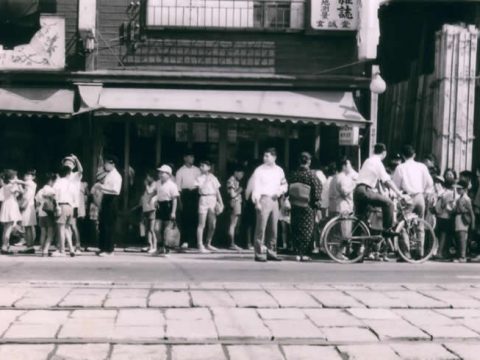 No.311 Prior to the departure of the town association's one day bus trip (1)