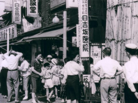 No.312 Prior to the departure of the town association's one day bus trip (2)