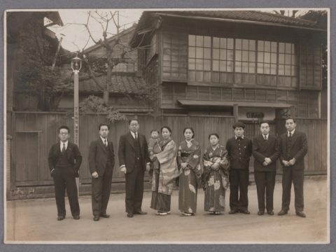 No.372 Family and photo technicians