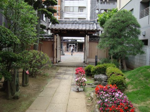No.412 Temple with a flower-lined path