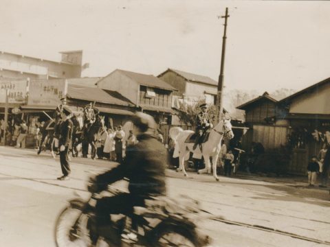 No.834 His Majesty the Emperor passed by!