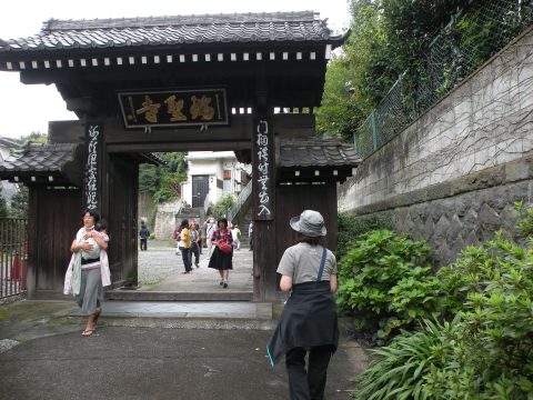 No.923 You can see the sanmon (main gate) of Zuishoji Temple