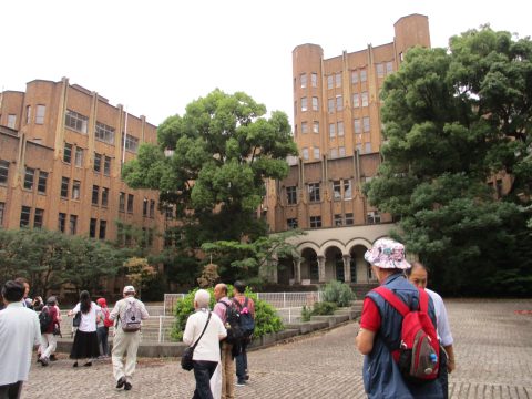 No.944 Taking a photo of the National Institute of Public Health