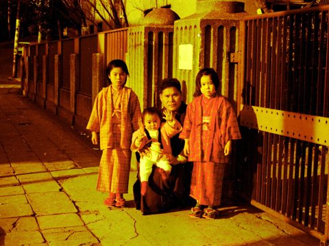 No.1168 My father and his nieces at the front gate of Shirokane Elementary School