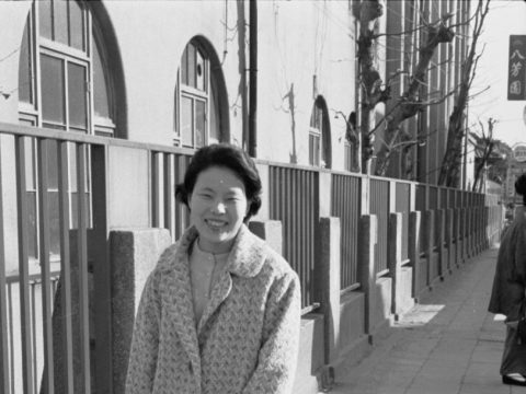 No.1169 My mother and me in front of Shirokane Elementary School